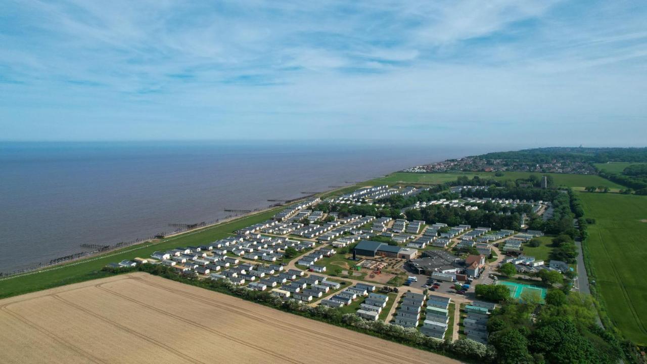 Gorgeous 6 Berth Caravan With Decking And Wi-Fi At Broadland Sands Ref 20377Bs Hopton on Sea Kültér fotó