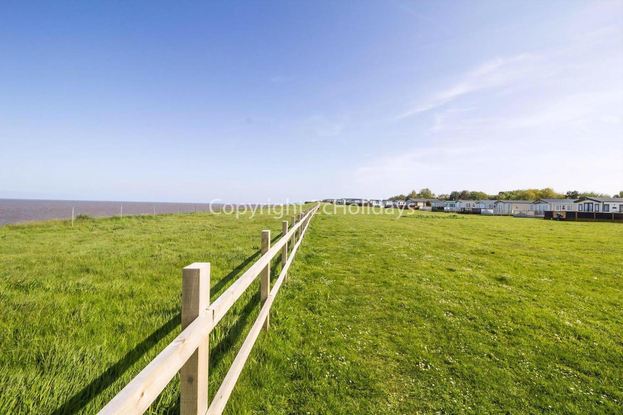 Gorgeous 6 Berth Caravan With Decking And Wi-Fi At Broadland Sands Ref 20377Bs Hopton on Sea Kültér fotó