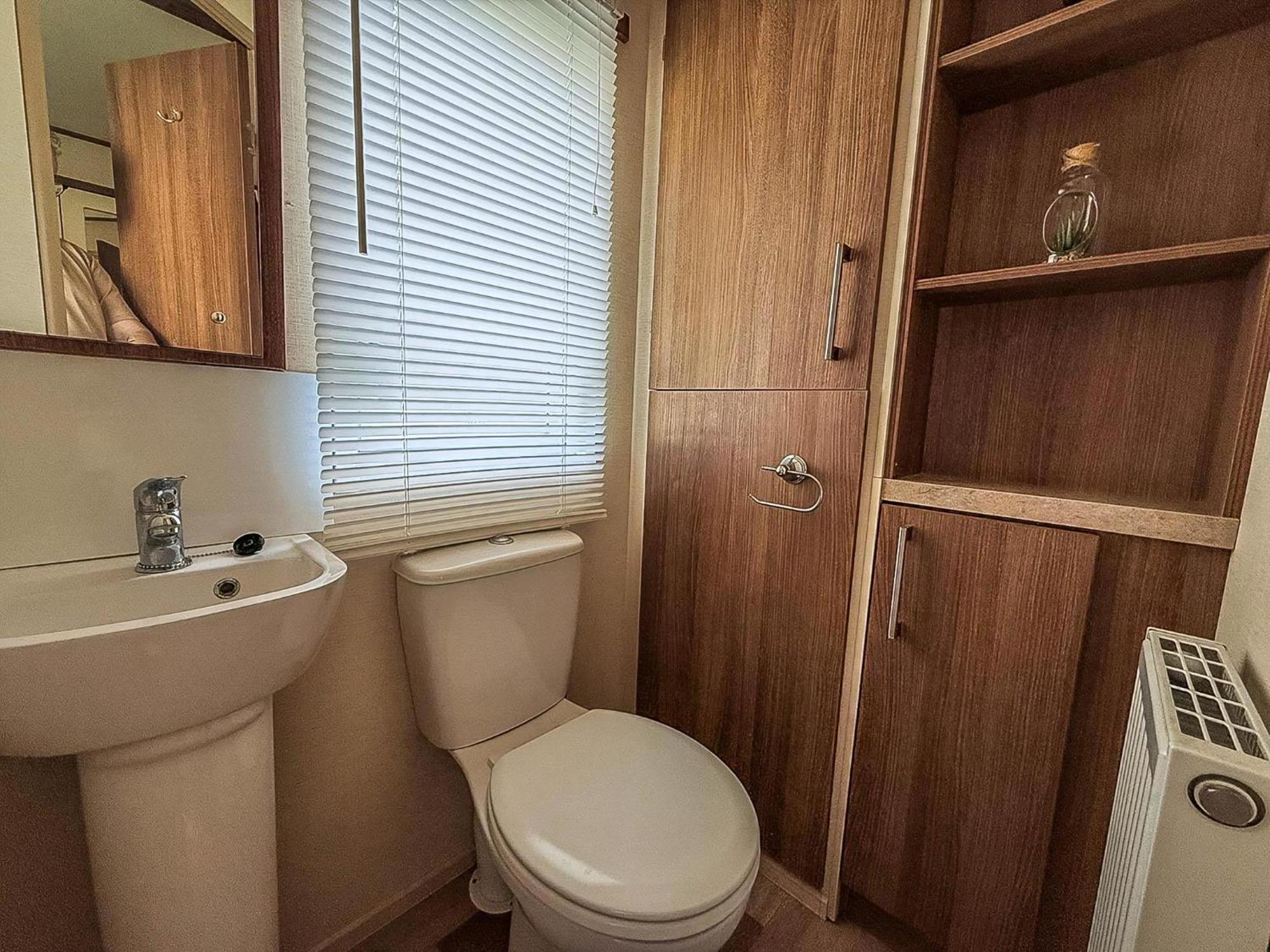 Gorgeous 6 Berth Caravan With Decking And Wi-Fi At Broadland Sands Ref 20377Bs Hopton on Sea Kültér fotó