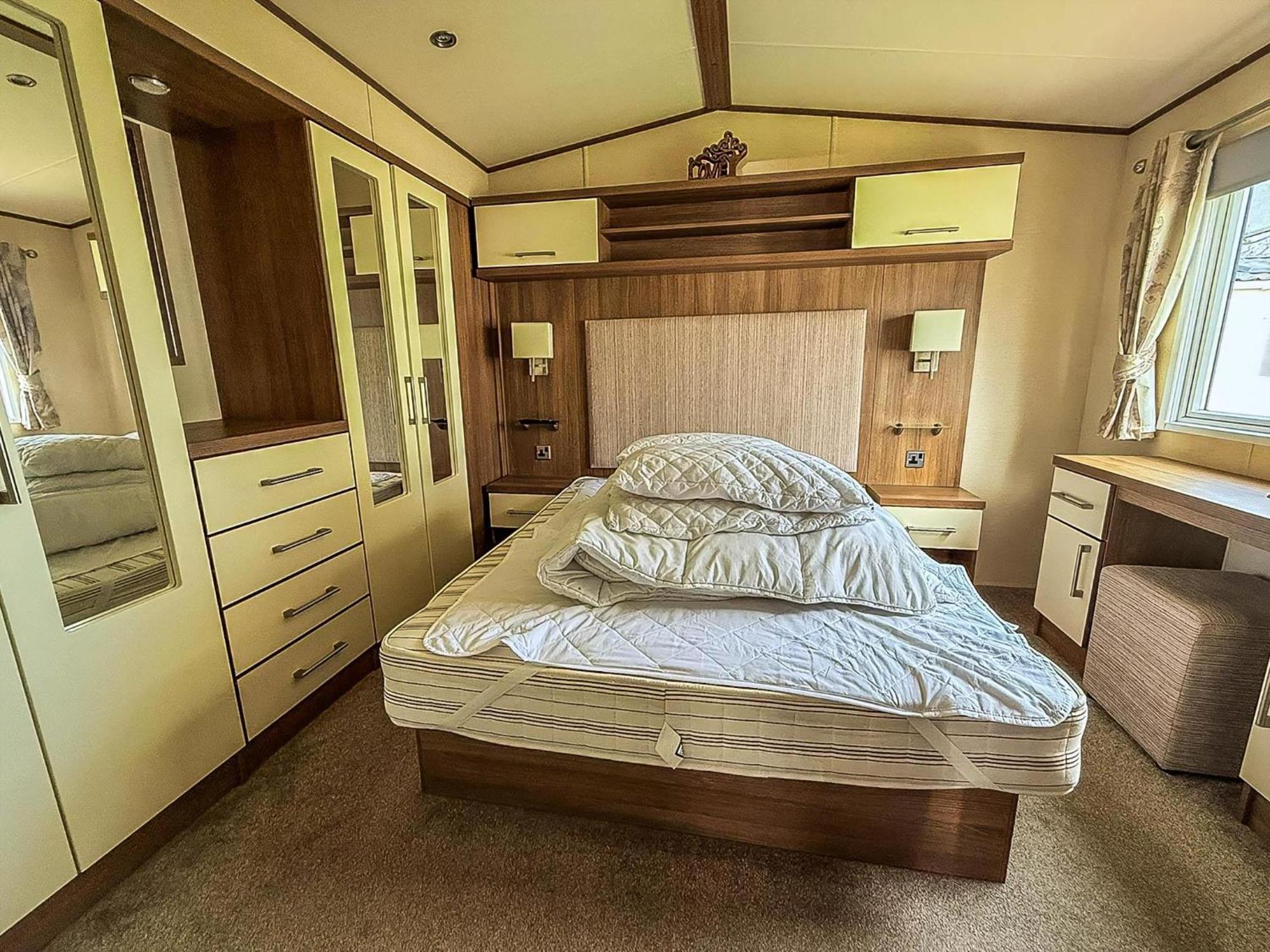 Gorgeous 6 Berth Caravan With Decking And Wi-Fi At Broadland Sands Ref 20377Bs Hopton on Sea Kültér fotó