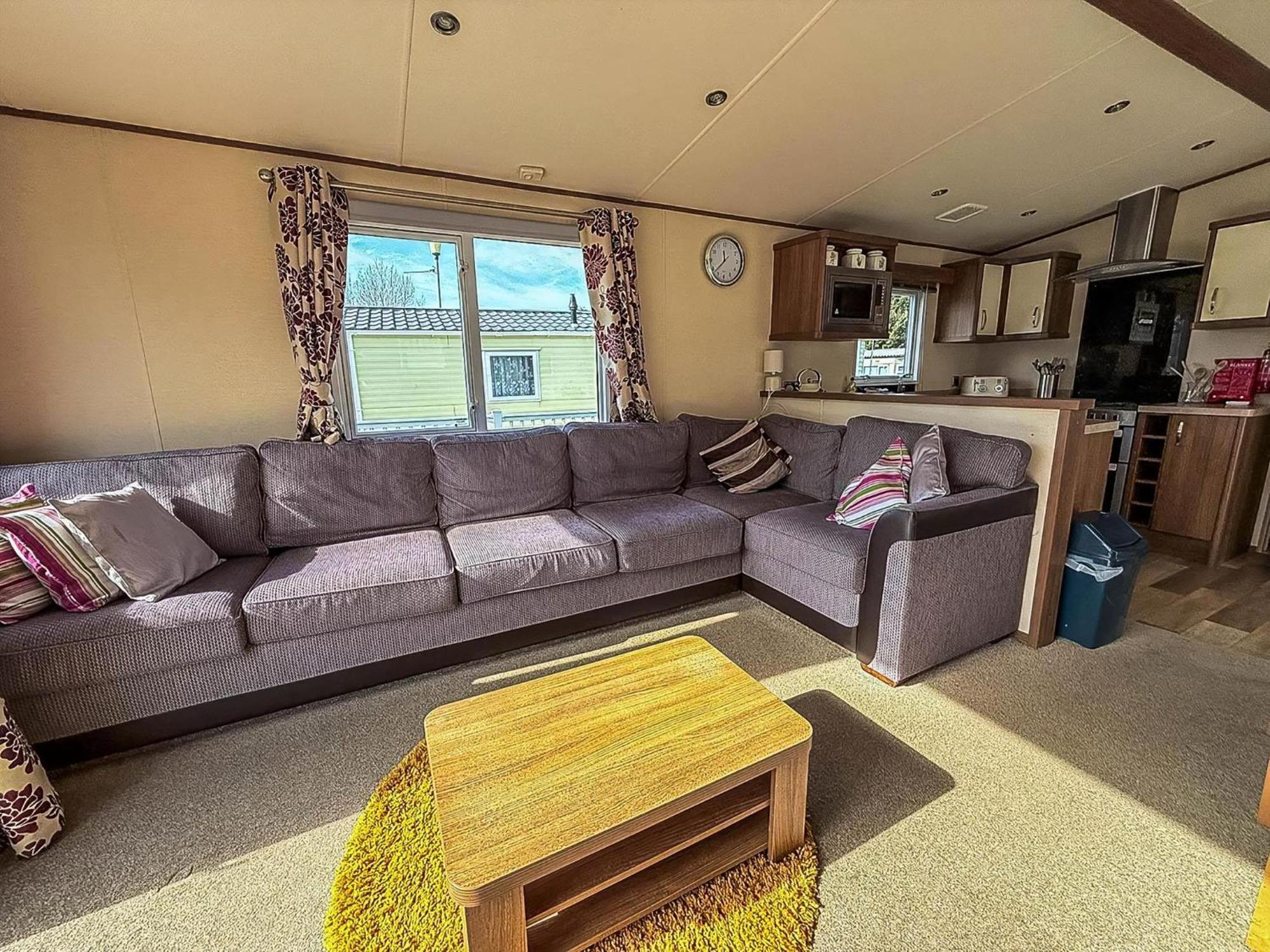 Gorgeous 6 Berth Caravan With Decking And Wi-Fi At Broadland Sands Ref 20377Bs Hopton on Sea Kültér fotó